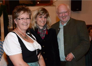 Lieselotte und Dieter Linde im Gesprch mit MdB Daniela Ludwig - Foto: Ammelburger